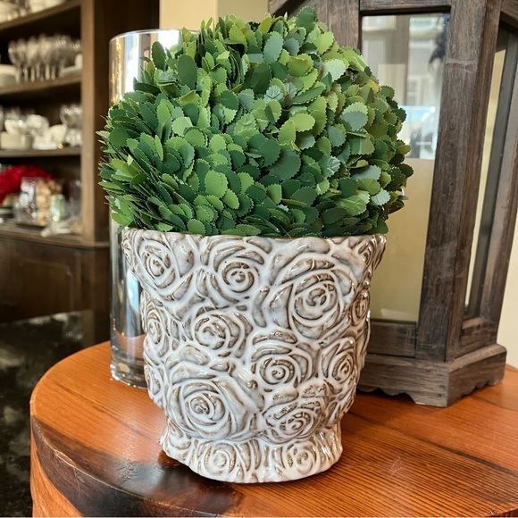 New Pottery Barn Rose Ceramic Cachepot, Grey Rosebud Planter, Small White Pot - Picture 4 of 14